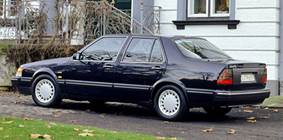 Saab 9000 с кузовом седан (заводской индекс CD) появился в 1990 году и сразу стал лидером продаж.
